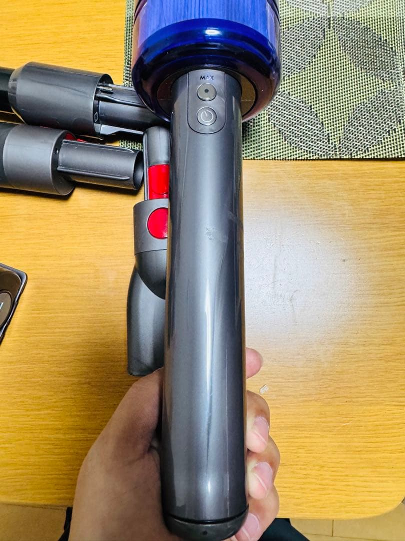 中古品 ダイソン SV19 コードレスクリーナー スタンド(小)付き [34