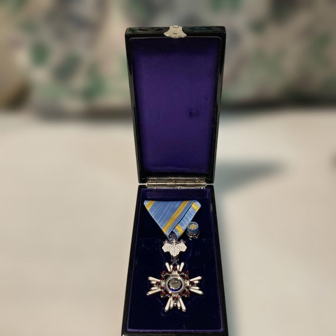 瑞宝単光章　新制度後交付タイプ 新型 勲章 褒章★未使用保管品 瑞宝単光章（勲六等瑞宝章）新制度後交付タイプ 新型 勲章 褒章 - メルカリ