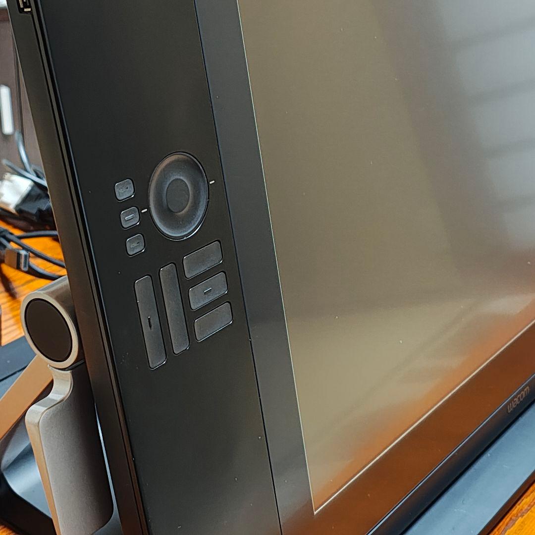 破損有り】Wacom Cintiq 24HD DTK-2400 液晶タブレット - メルカリ