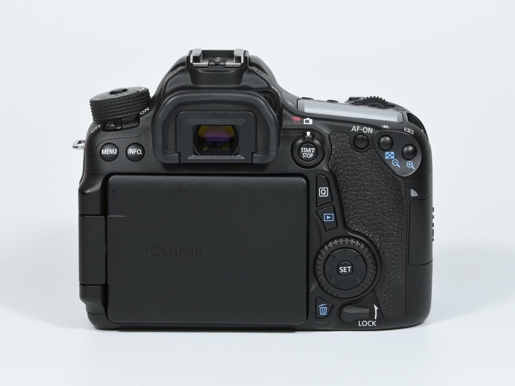 【美品】 キヤノン　Canon EOS 70D ボディ 《ショット数3971》