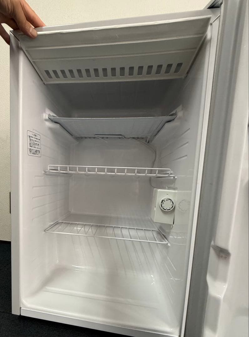 u*6様 【動作品・送料無料】自炊の1人暮しに最適75L冷蔵庫　DR-77AS