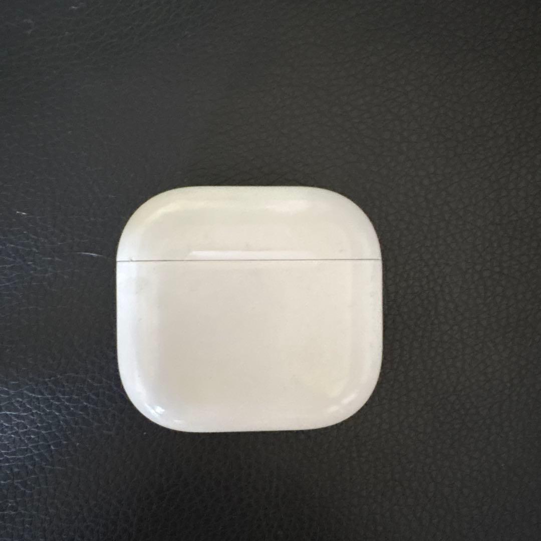 AirPods本体 ホワイト 充電ケース付き - メルカリ