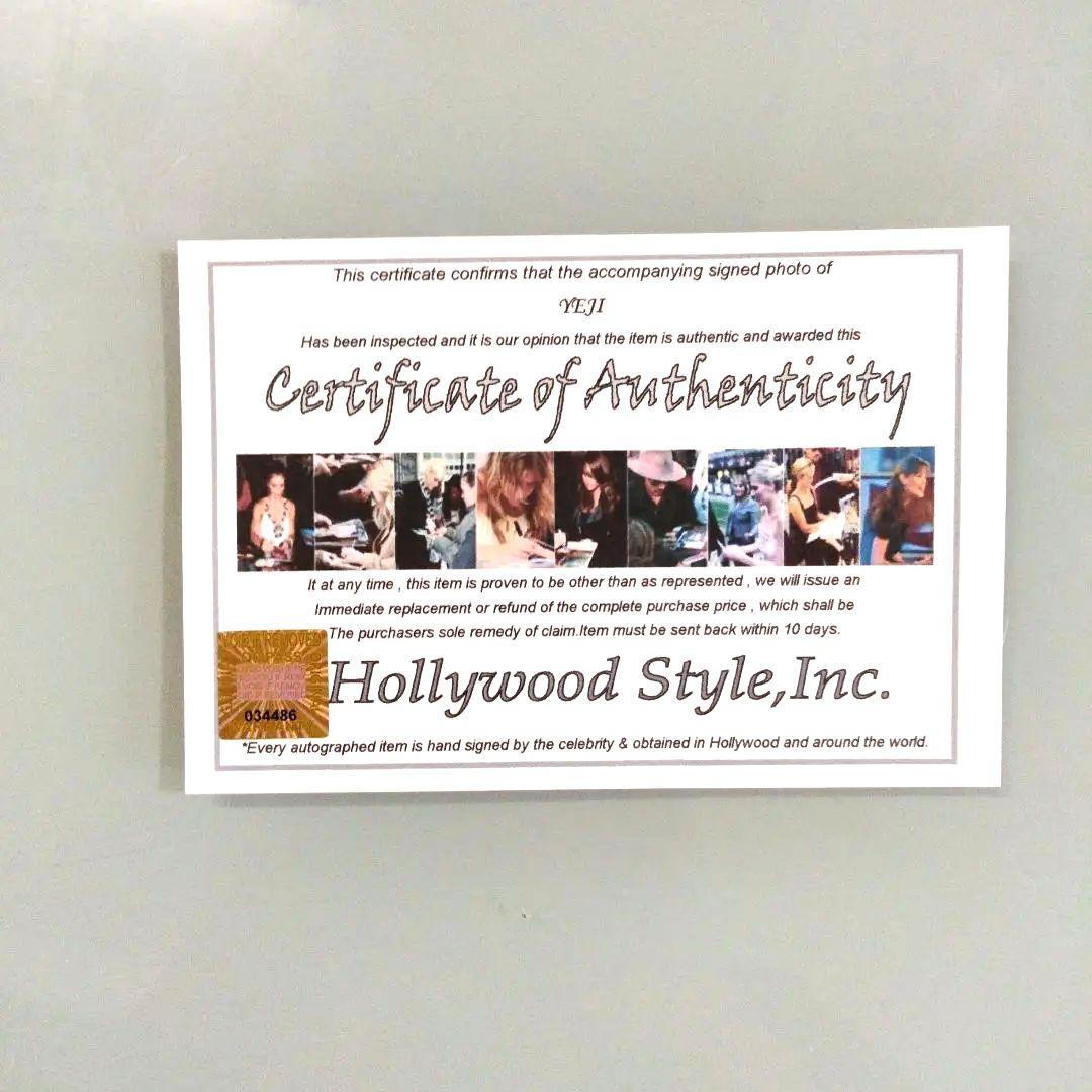セール中…イェジ直筆サイン入り超大型写真…YEJI…イッチ(ITZY) - メルカリ