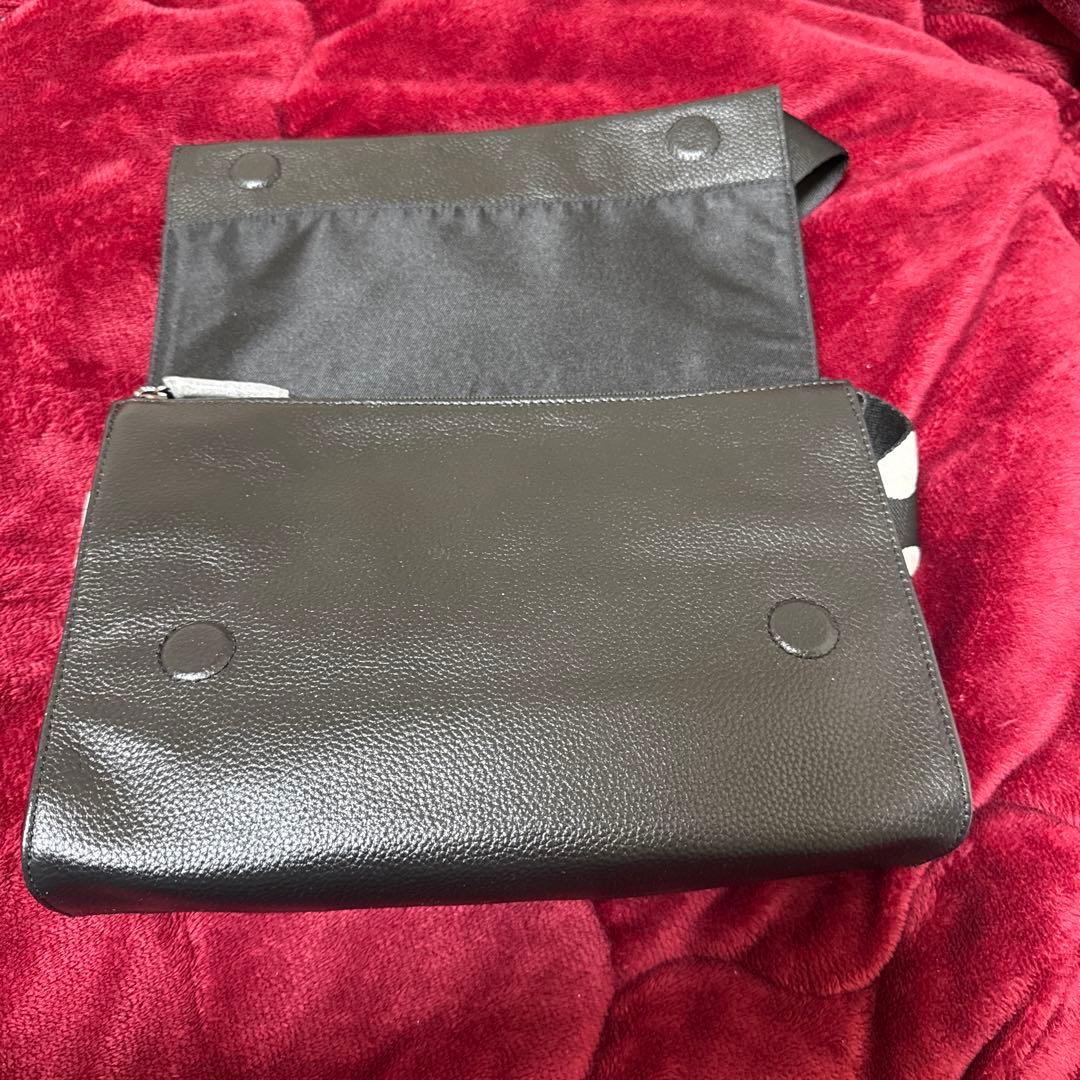 イアハピヨネ　《本革/軽量470g》柄ワイドテープショルダーバッグ/ボディバッグ