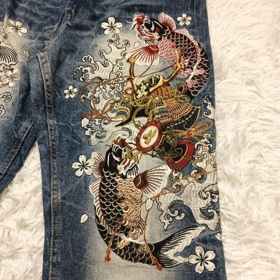 不倶戴天 刺繍ジーンズ ジーパン 濃紺 鯉刺繍 登り鯉 日本 和柄 - メルカリ