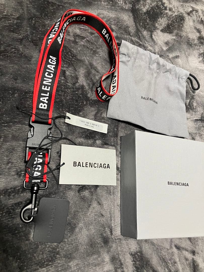 バレンシアガ ネックストラップ 首掛け ネックウォレット - メルカリ