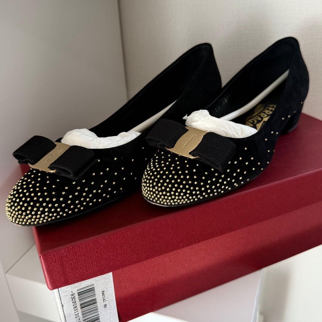 Ferragamo VARA スタッズ パンプス 22.5cm