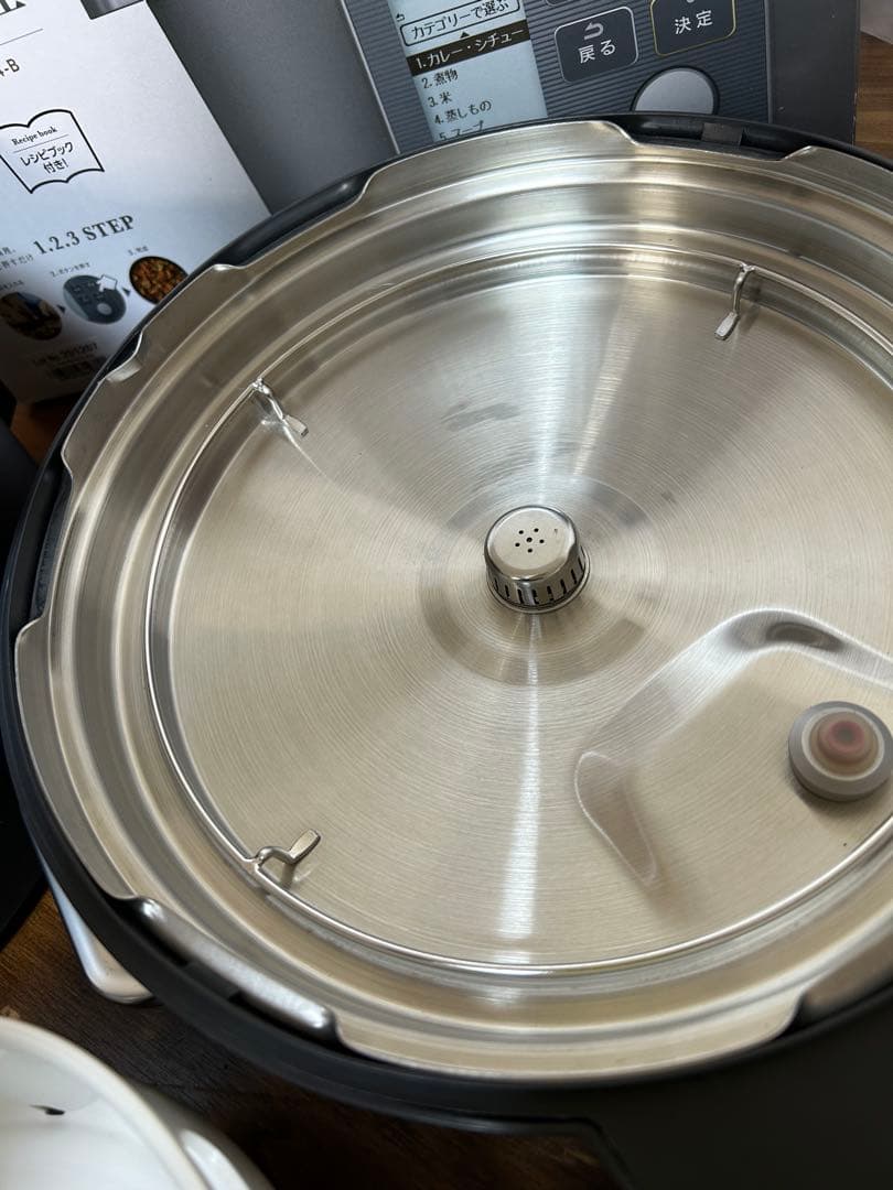 美品　アイリスオーヤマ　電気圧力鍋　4.0L