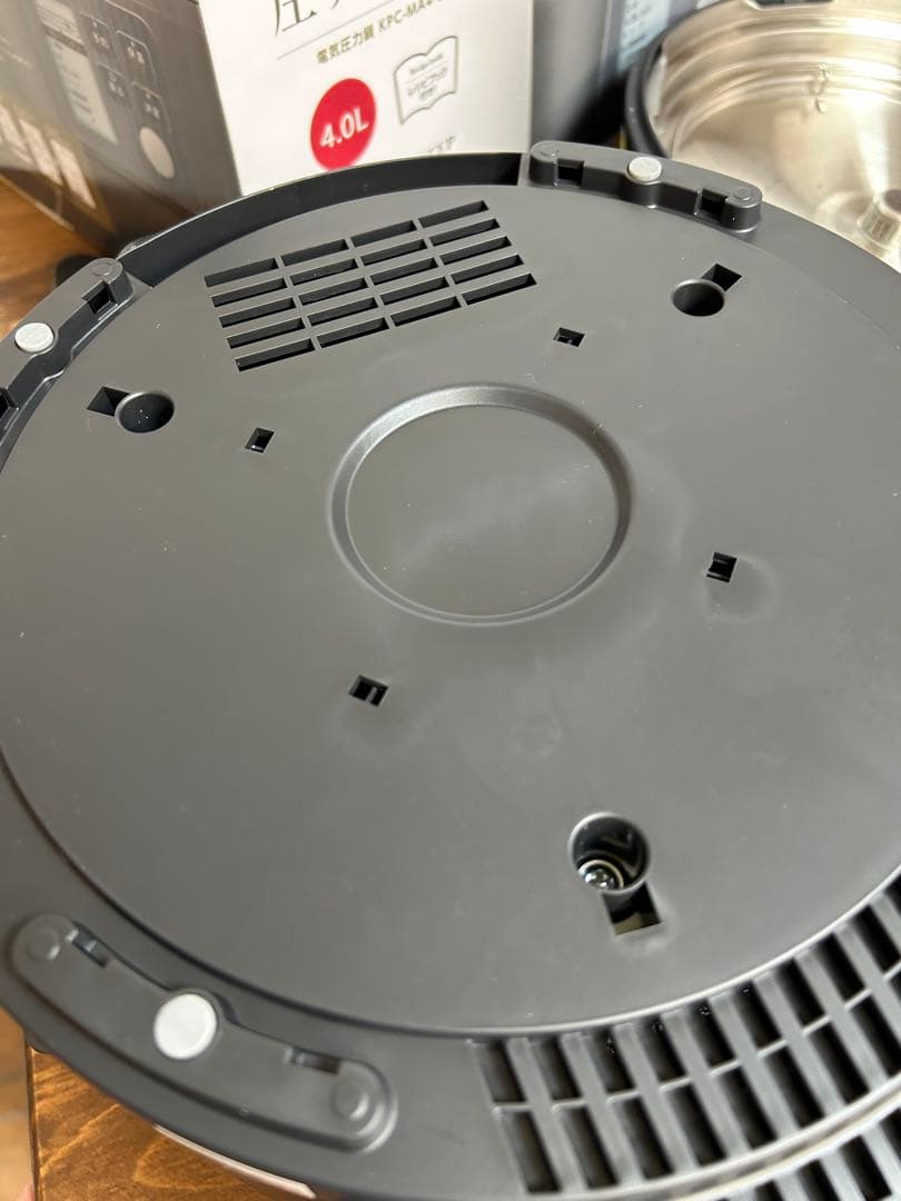 美品　アイリスオーヤマ　電気圧力鍋　4.0L