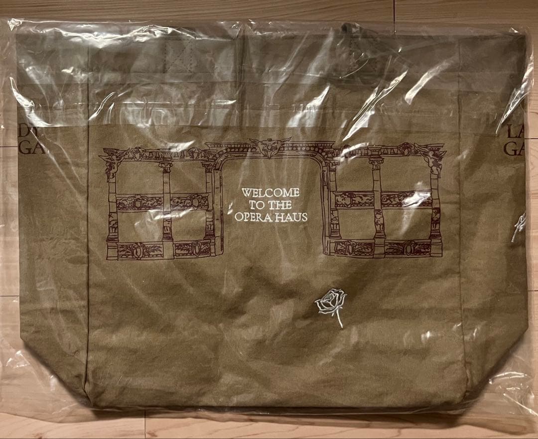 新品未開封】レディーガガ OPERA HAUS TOTE (TAN) - メルカリ