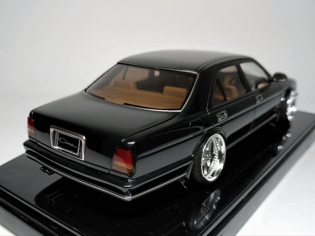 アオシマ 1/24 y32 シーマ プラモデル 完成品 - メルカリ