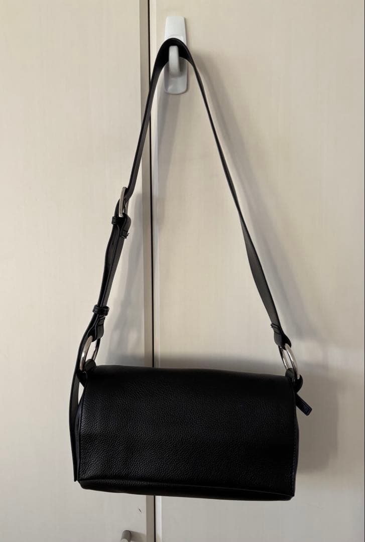 o*u様 BEARDSLEY(ビアズリー) 《本革》ボディバッグ　レザー　黒　中