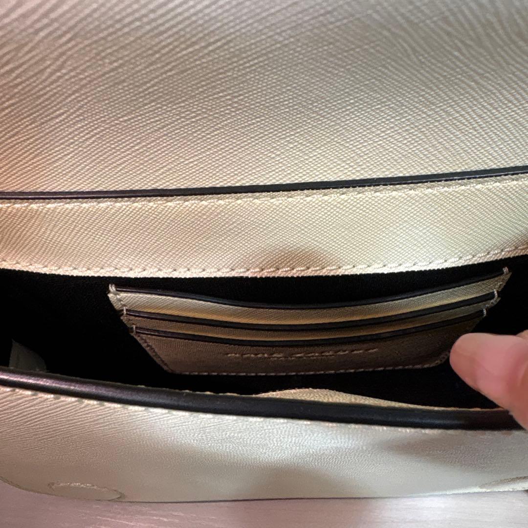 レザー ショルダーバッグ 黒 ゴールド金具 - メルカリ