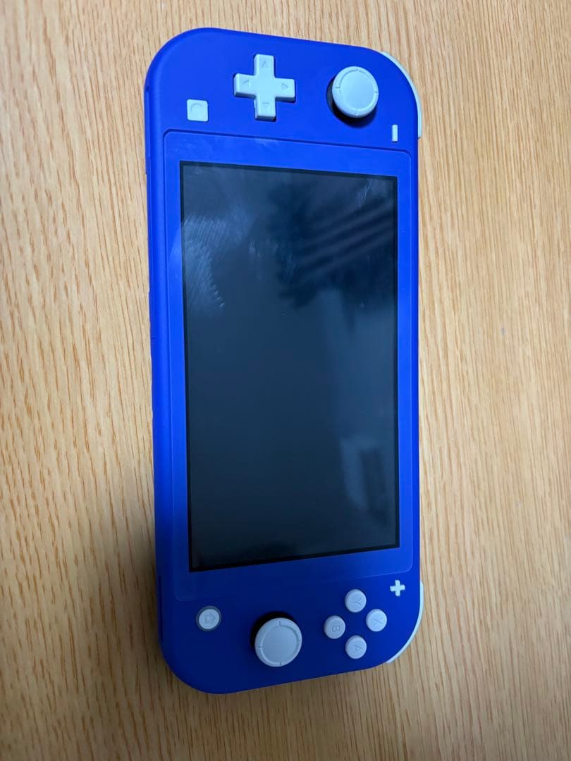 Nintendo Switch Lite 青 本体と充電器付き - メルカリ