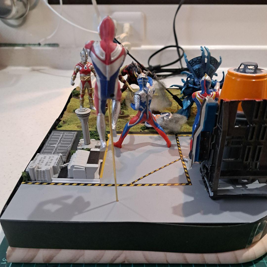 ジオラマ ウルトラマン コスモス・ゼロ・ダイナ - メルカリ