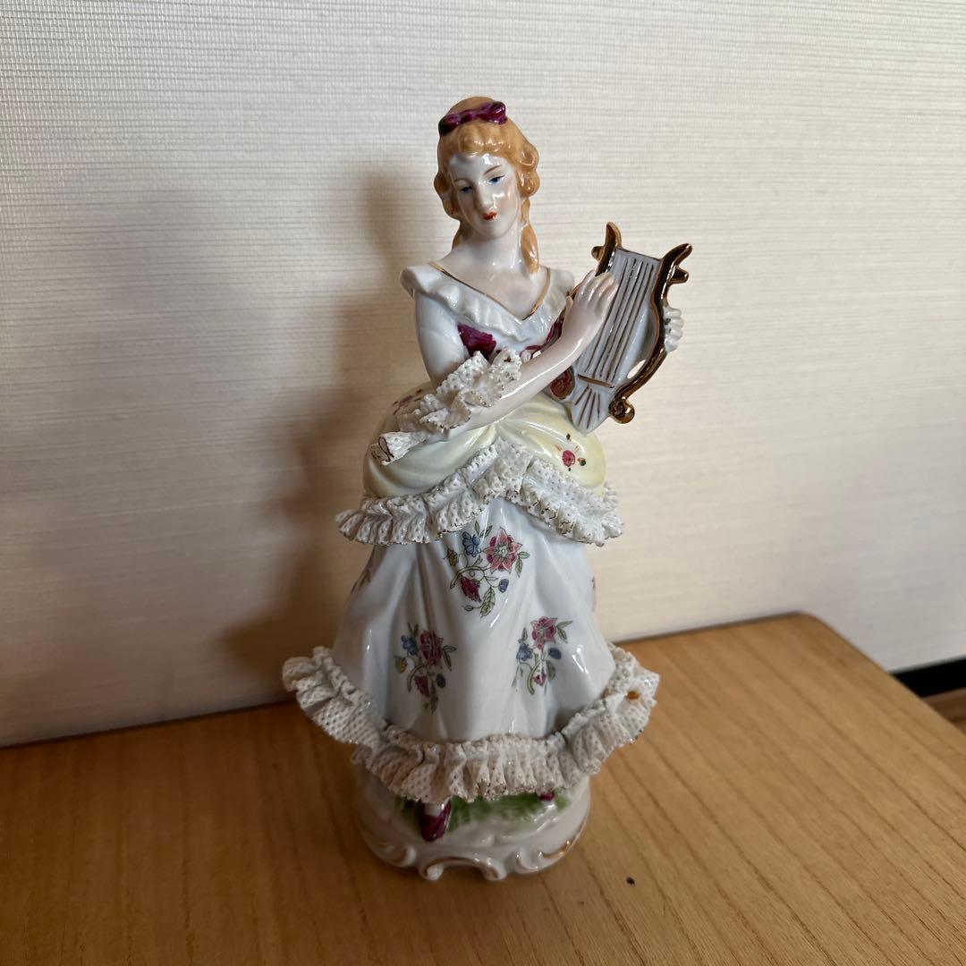 ドレスデン ハープを持つ女性像 陶器製 - メルカリ