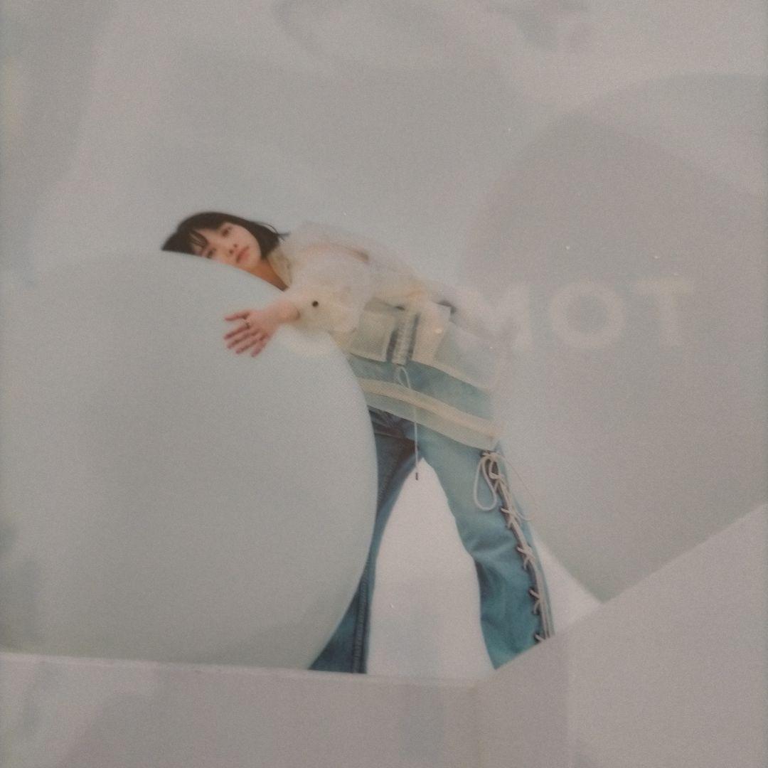 TOMOO 「TWO MOON」クリアファイルとZINE - メルカリ