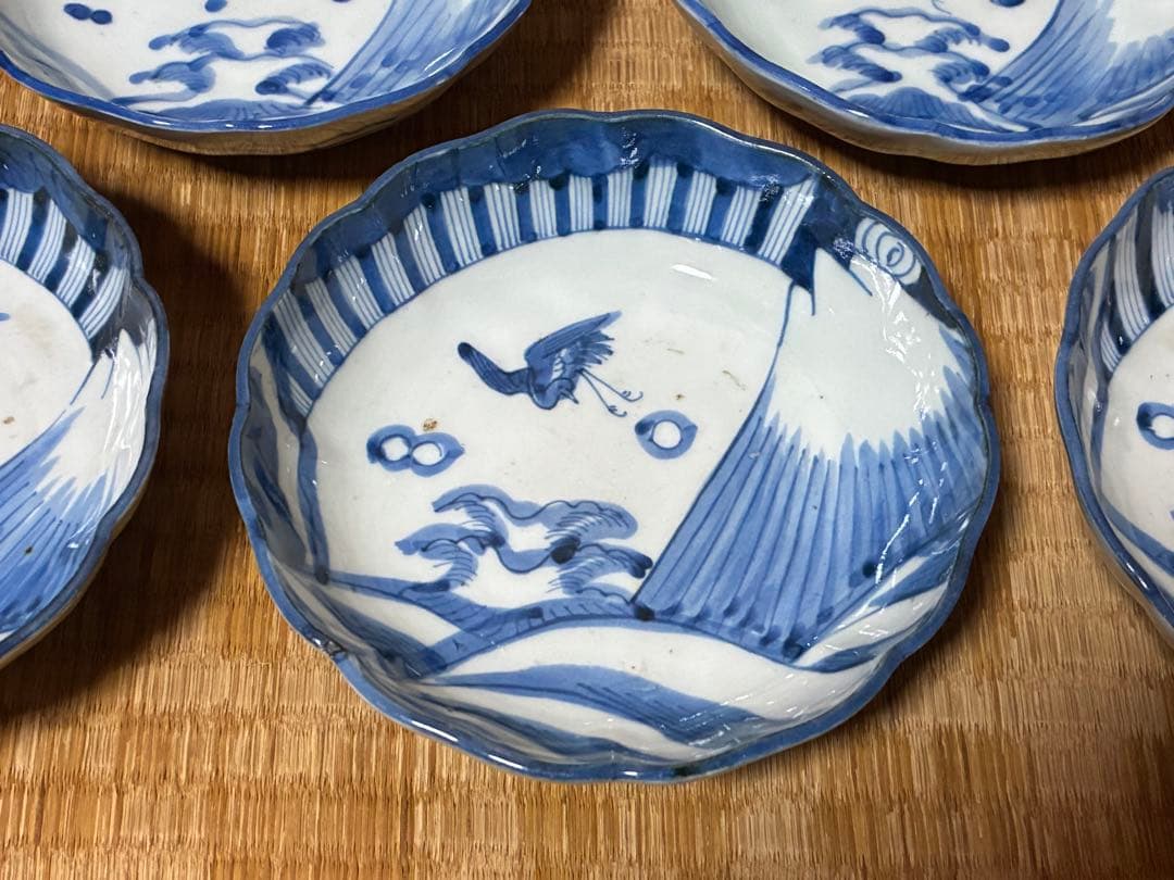 柿右衛門」団龍唐花文独楽形皿