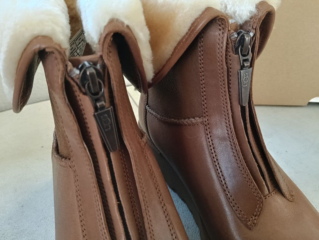 【未使用】UGG アグ CALEIGH キャリー アンクルブーツ　23.0cm