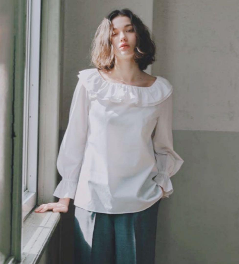 ✨新品未使用✨OHGA✨ラッフルショルダーブラウス✨ホワイト♡完売品