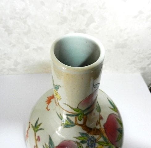 中国粉彩九桃図天球瓶（裏印「乾隆年製」） - メルカリ