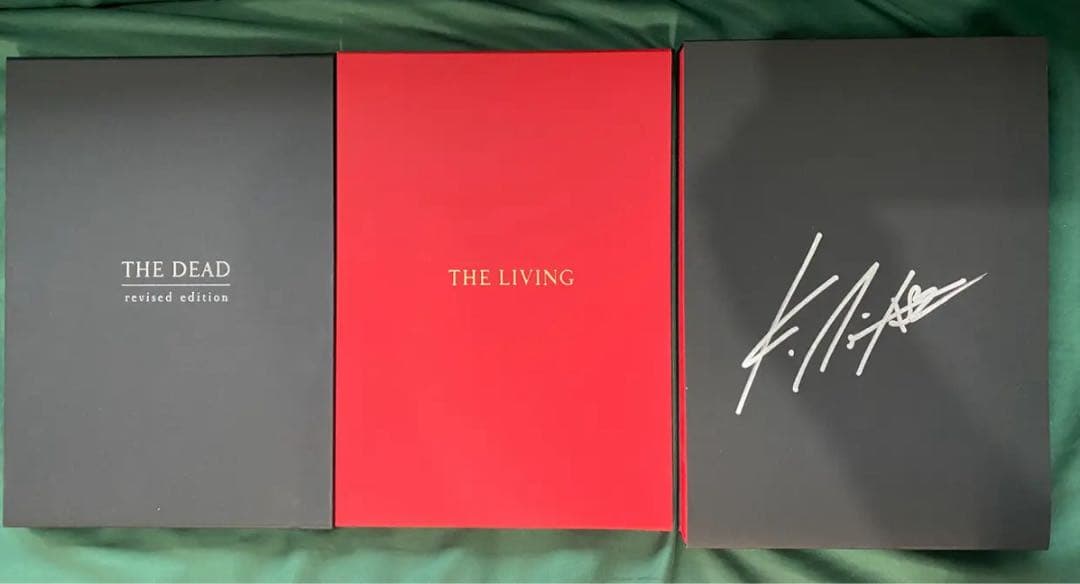 ケース付セット『THE DEAD』&『THE LIVING』 釣崎清隆 サイン入 - メルカリ