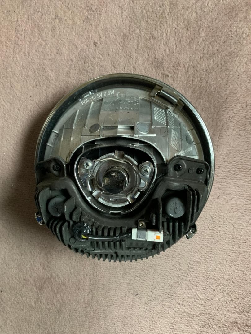 トライアフ 純正 ボンネビルヘツトライト擦り傷あり、 - メルカリ