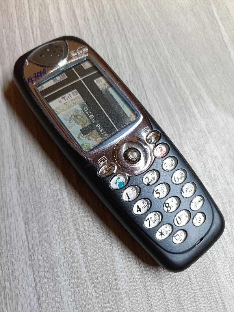 P2001 幻のFOMA携帯 展示用モックの試作品 - メルカリ