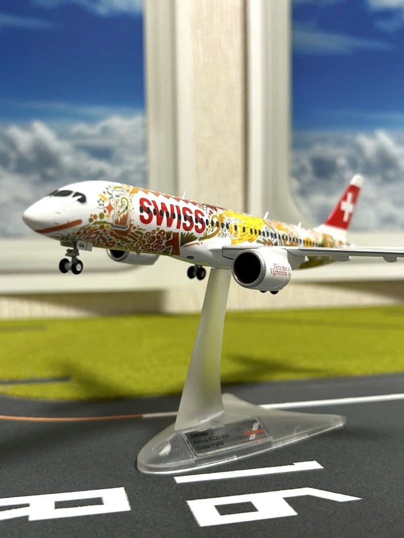 SWISS A220-300 特別塗装機 1/200 ヘルパ - メルカリ