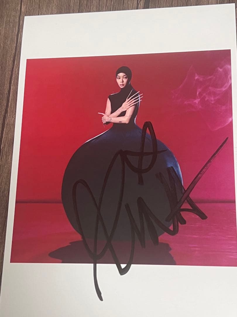 【直筆サインカード付】リナ・サワヤマ 「ホールド・ザ・ガール」 RINA SAWAYAMA HOLD THAT GIRL直筆サイン カードセット - メルカリ