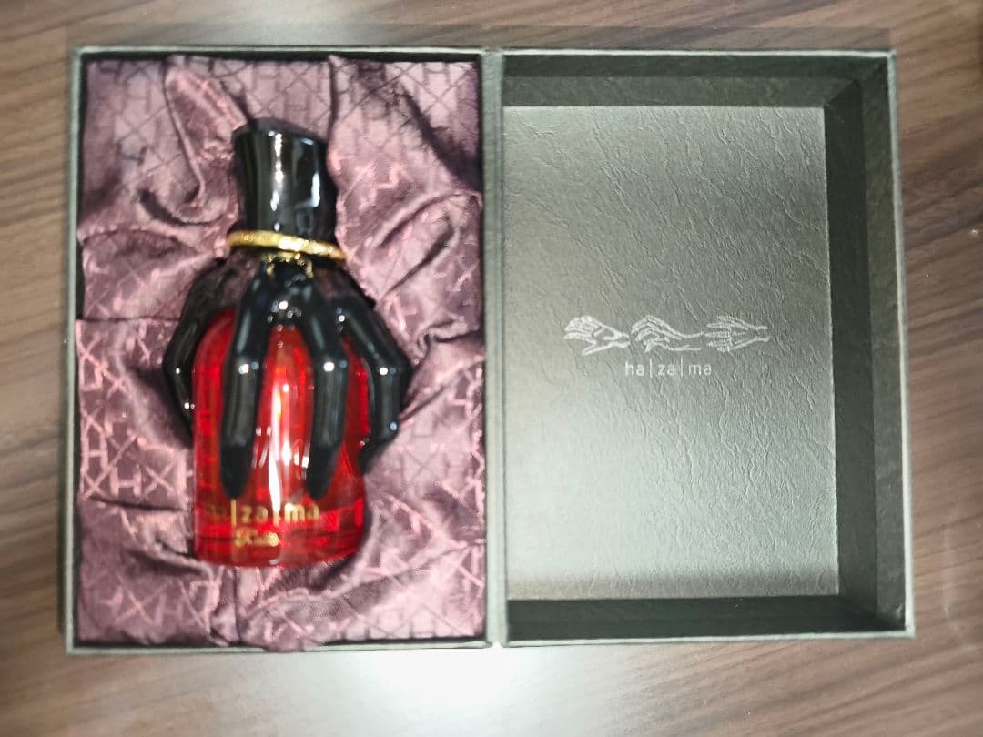 hazama 惹きずり込まれる運命の香水・アイシャドウ スカーフ 4点セット