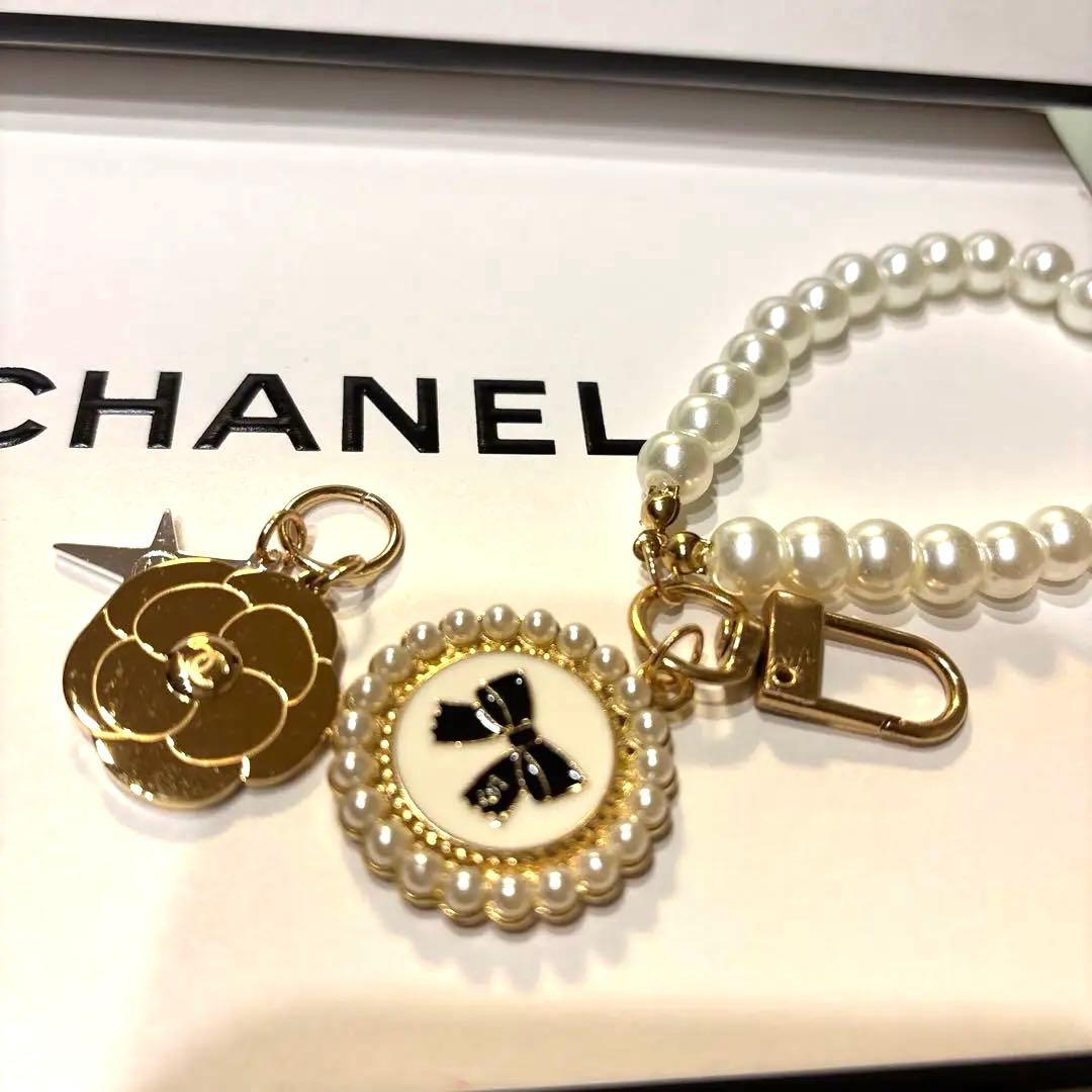 CHANEL チャーム 携帯ストラップ（ノーブランド）付き - メルカリ