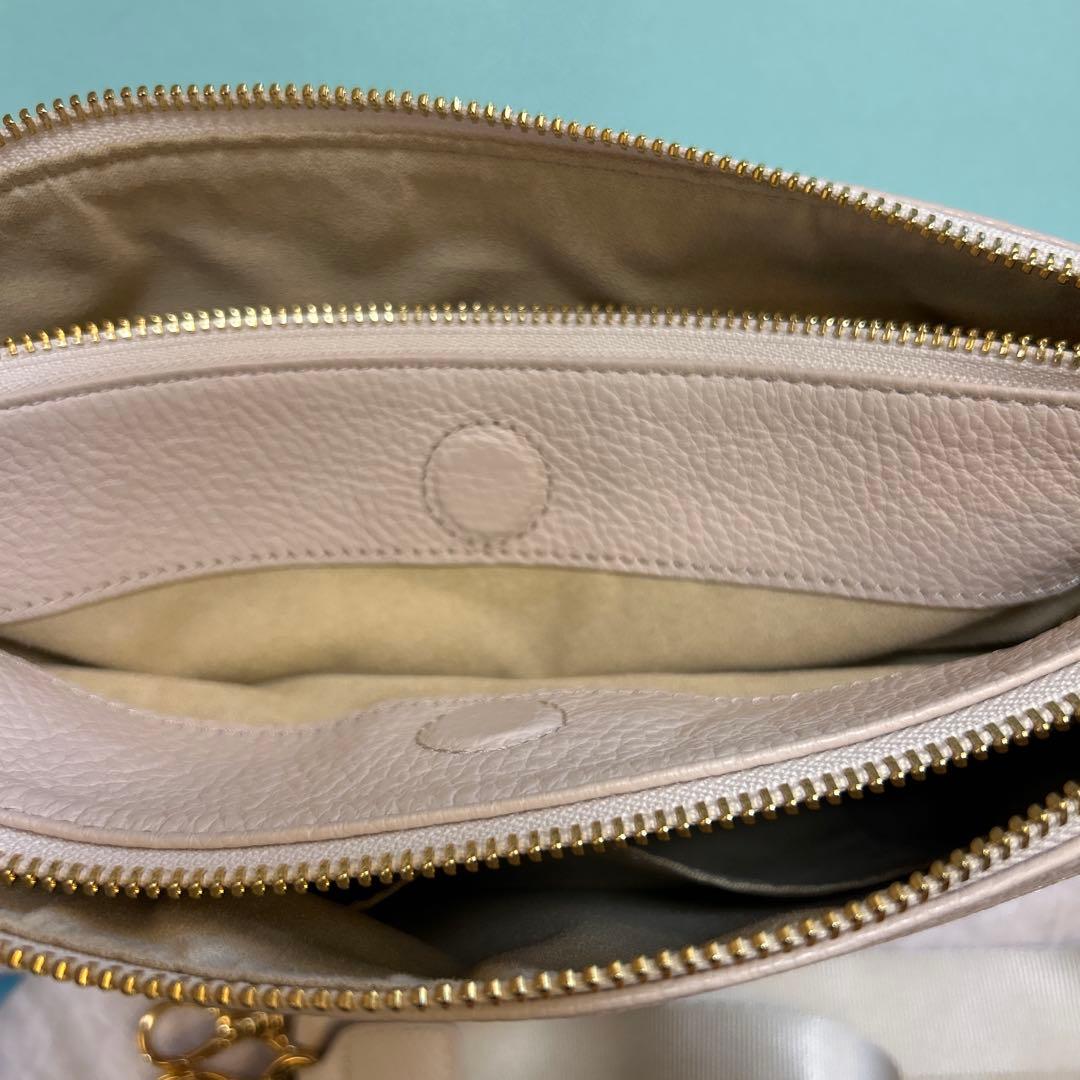 HerSchedule 【旅のパートナーポシェット】 イタリア製牛革3部屋構造