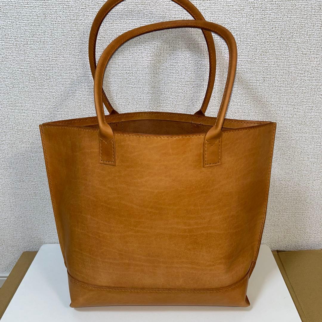 しっかりめの硬さ　素仕上げベジタブルタンニン鞣し革のトートバッグ　エイジング しっかりめの硬さ 素仕上げベジタブルタンニン鞣し革のトートバッグ