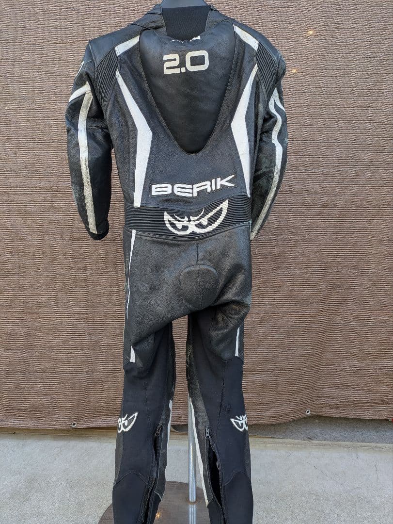 なべライダー様BERIK 2.0 ブラック/ホワイト革ツナギ - メルカリ