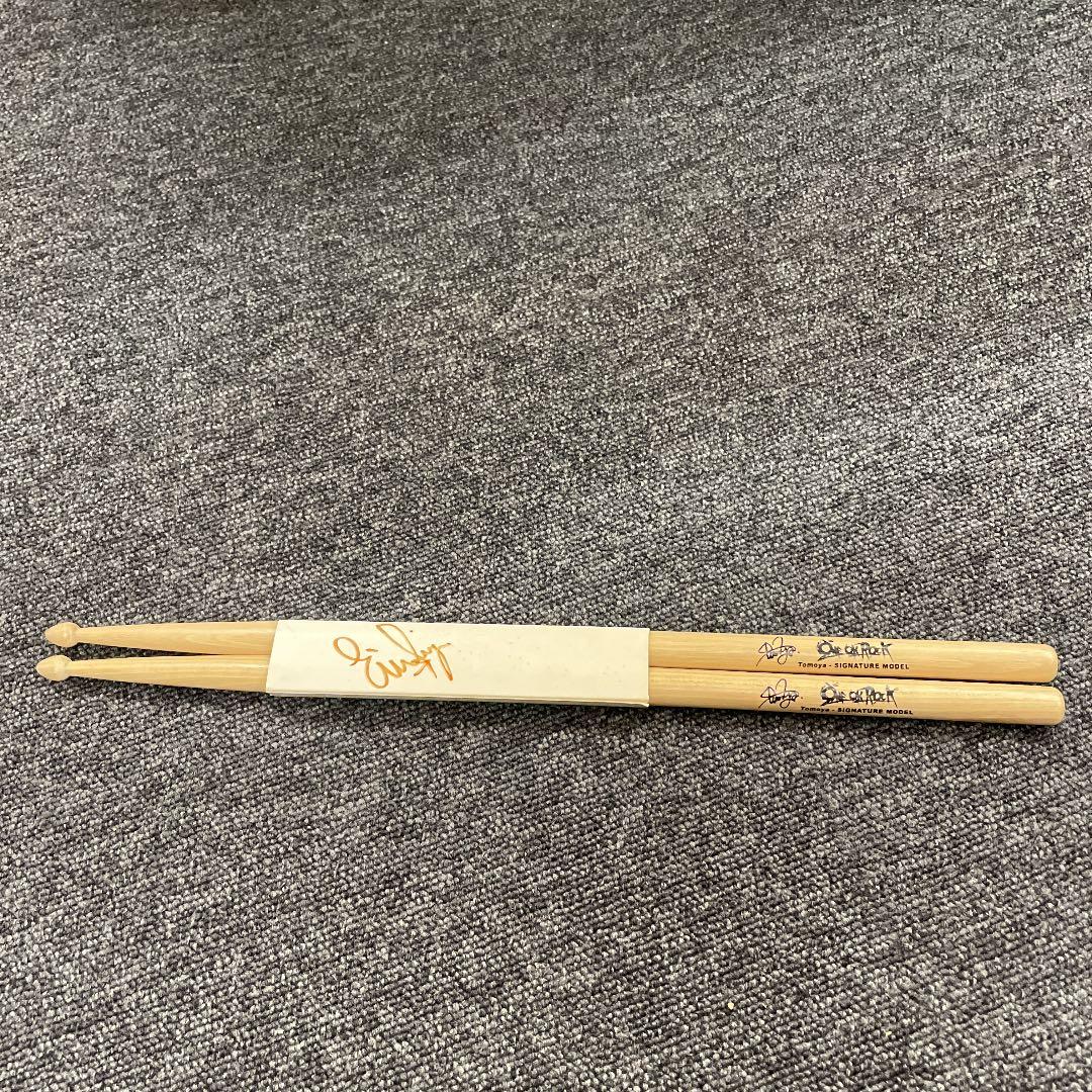 ワンオク　トモヤ　直筆サイン　スティック ワンオク トモヤ 直筆サイン スティック - メルカリ