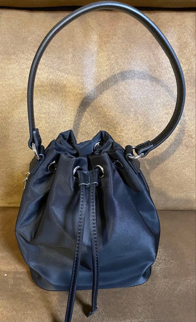 ブラック巾着型ハンドバッグ uniqute ユニキュート ナイロン 日本製