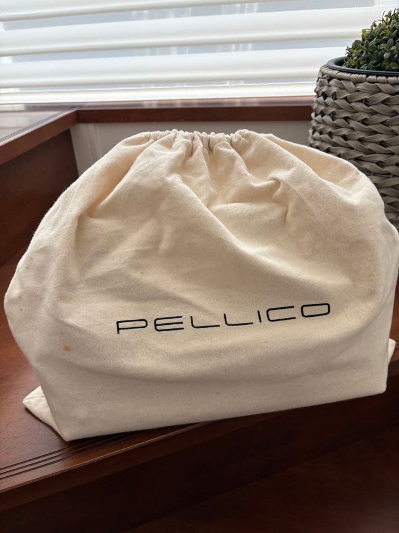 美品】PELLICOクラッチかごバッグ ホワイトレザー - メルカリ