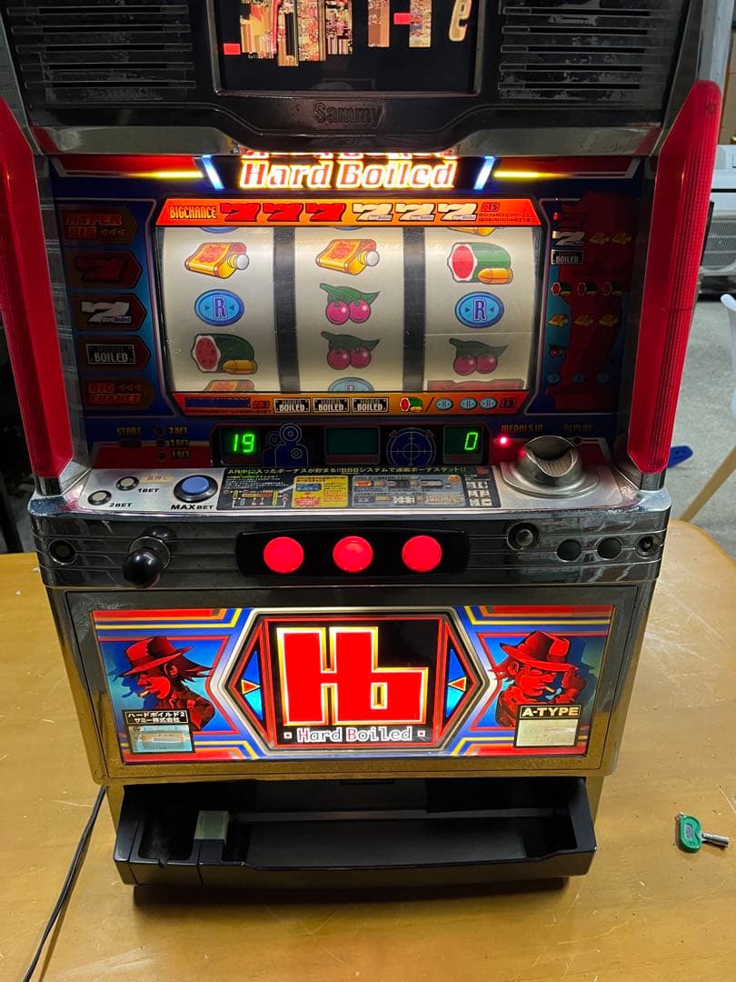 パチスロ実機 ハードボイルド2 Sammy コイン不要機 鍵付き 現状品