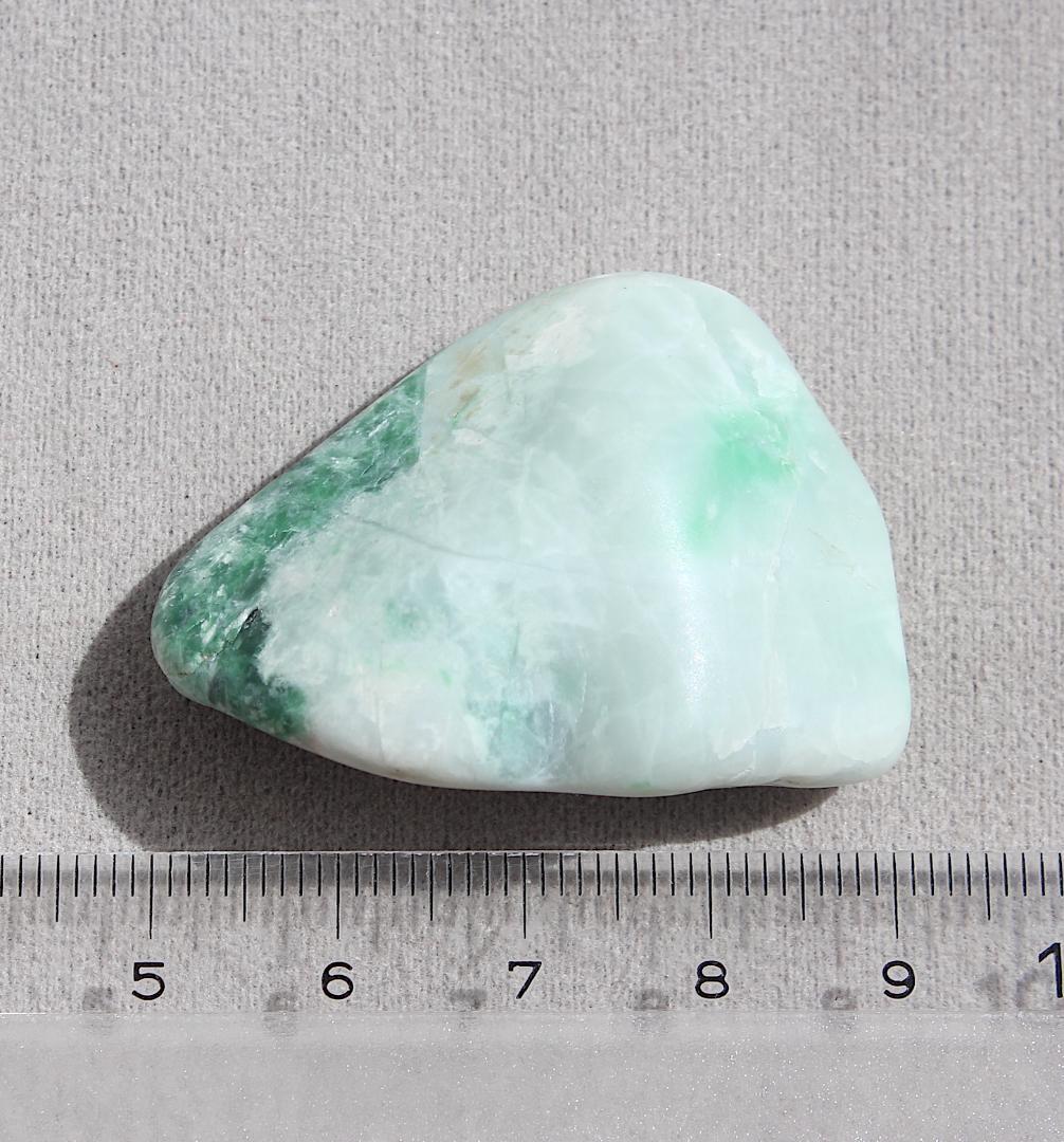 ［コレクション放出品］糸魚川翡翠 原石 26.0g