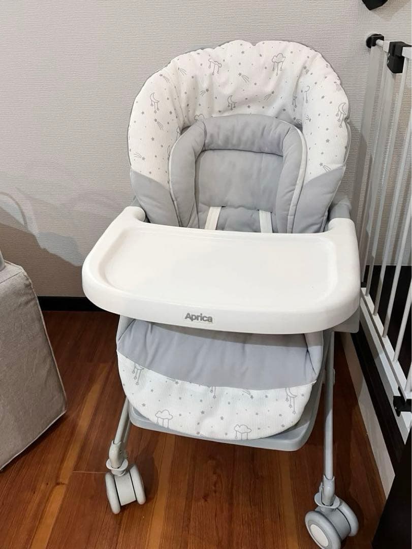 アップリカ ユラリズム ハイローチェア星柄 - メルカリ