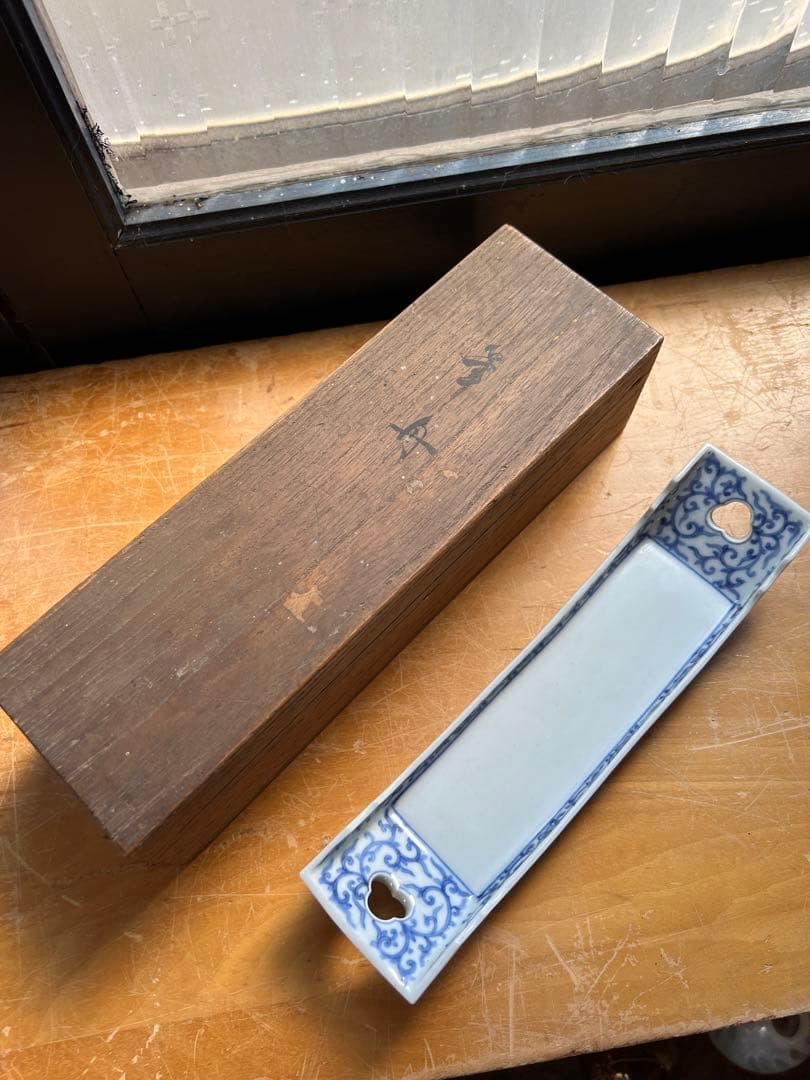 古伊万里　筆船　筆置き　染付　花唐草　文具　アンティーク　古道具 古伊万里染付花唐草文輪花向付 | KATAKAGO_TOKYO
