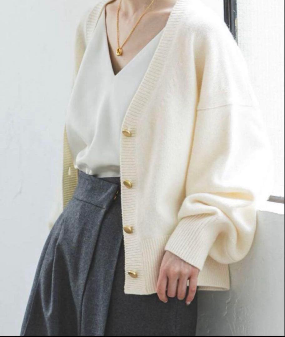 美品✨NOBLE カシミヤ混Vネックパフスリーブカーディガン 近年 - メルカリ