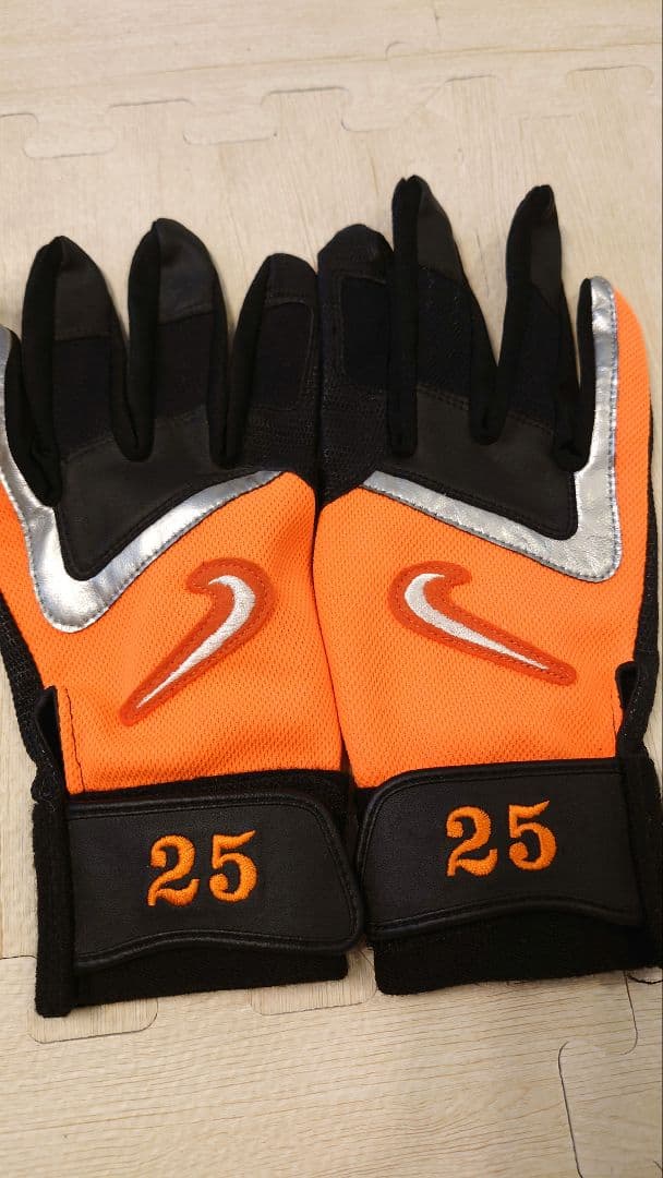 元読売ジャイアンツ 李承燁選手 本人支給バッティンググローブ＋直筆