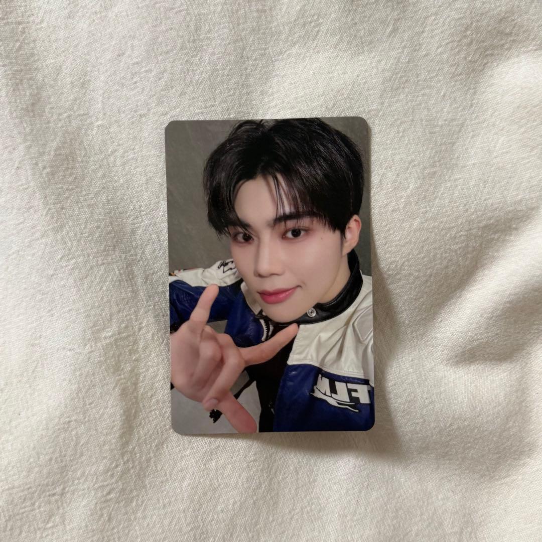 ゼベワン ゴヌク HERE&NOW 封入トレカ - メルカリ