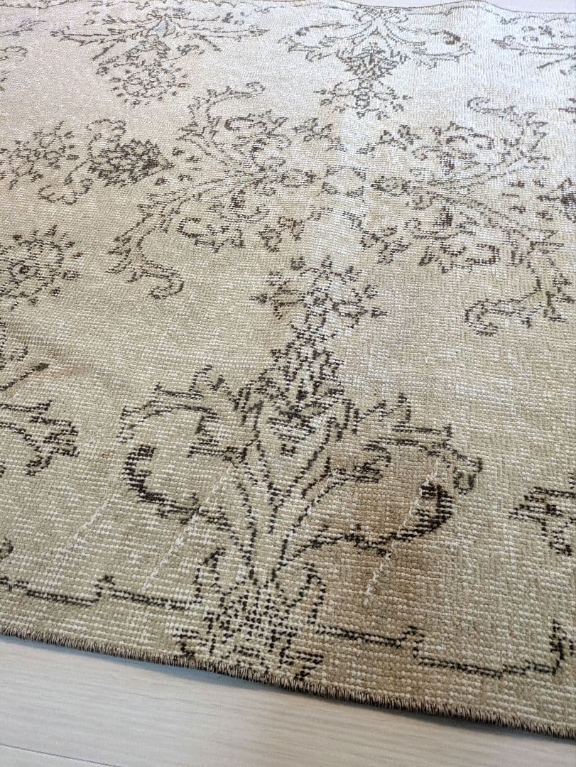 トルコヴィンテージラグ ベージュ系 ボタニカル柄 106x209の通販はau