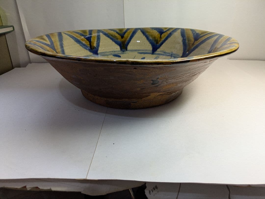 真作】沖縄壺屋焼、仁王窯、小橋川仁王作、『魚文飾鉢』、銘「仁王」、皿