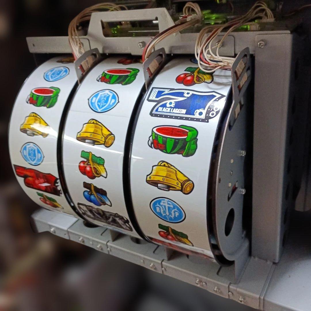 パチスロ 実機 ブラックラグーン メダル使用 - メルカリ