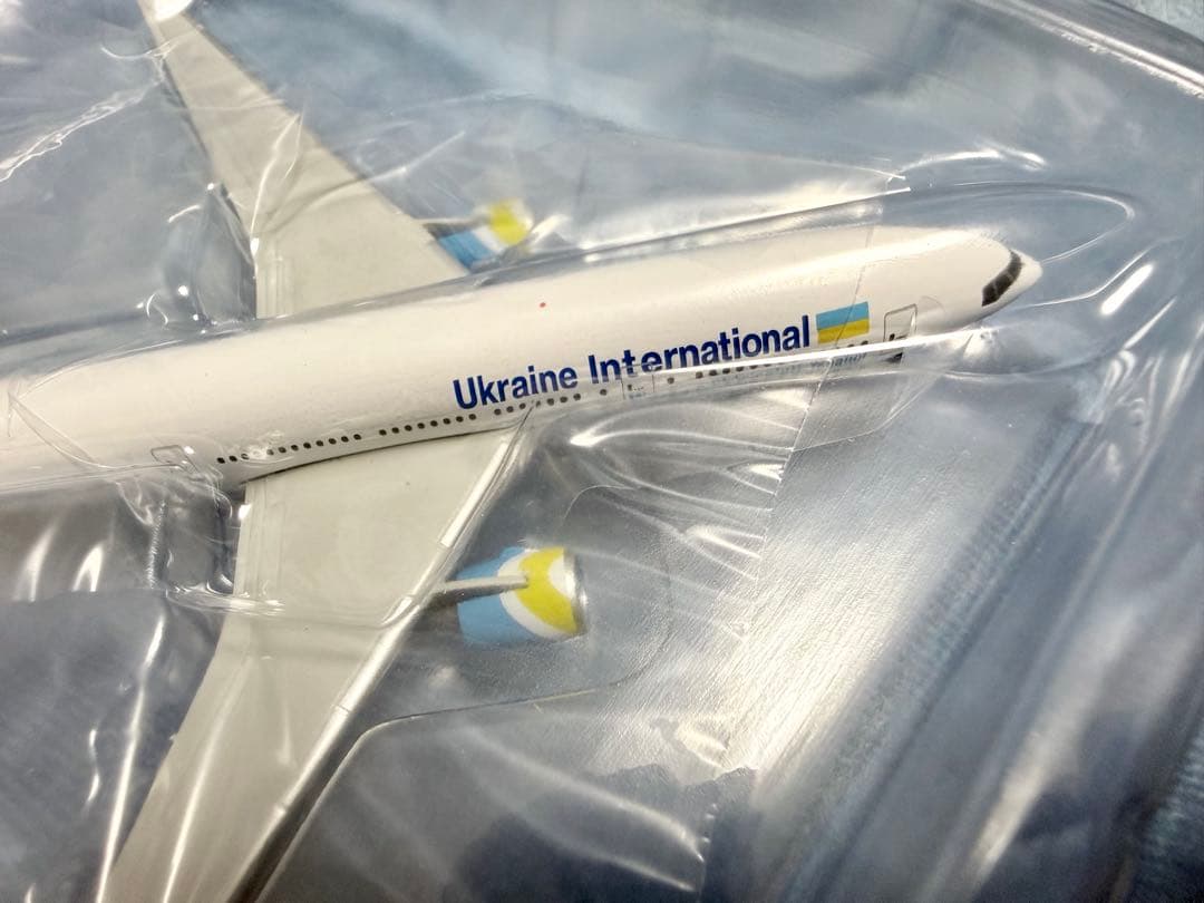 ウクライナ国際航空 ボーイング777-200 1/500 herpa - メルカリ