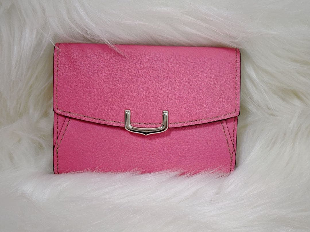 【美品】カルティエ Cドゥ 名刺入れ フラップ式　ピンク カルティエから“C”を重ねたロゴ「ドゥーブルC」の新作財布＆カード